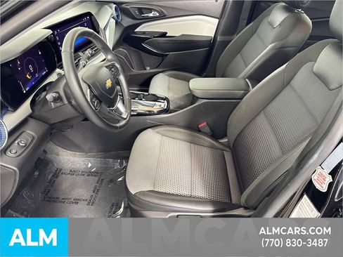 Used 2025 Chevrolet Trax LT w/ LT Convenience Package image 10