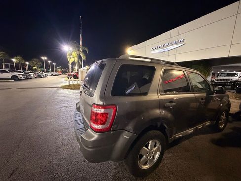 Used 2010 Ford Escape XLT image 4