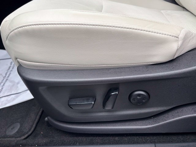 Used 2024 Nissan Ariya AWD image 17