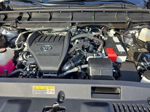 Used 2025 Toyota Highlander XLE FWD image 34