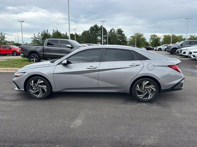 Used 2025 Hyundai Elantra Limited FWD image 6