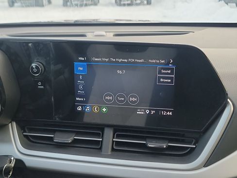 Used 2024 Chevrolet Trax RS image 16