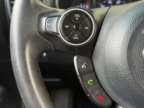 Used 2017 Kia Soul + FWD image 19
