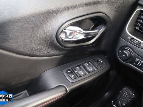 Used 2022 Jeep Cherokee Trailhawk image 30