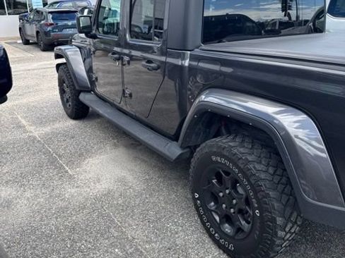 Used 2023 Jeep Gladiator Sport AWD/4WD image 2