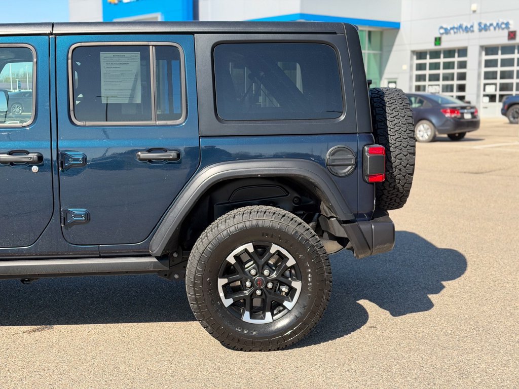 Used 2025 Jeep Wrangler Unlimited Rubicon AWD/4WD image 13