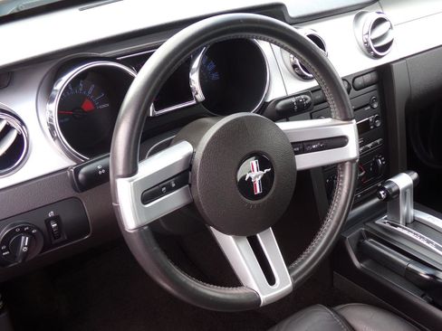 Used 2005 Ford Mustang GT RWD image 14