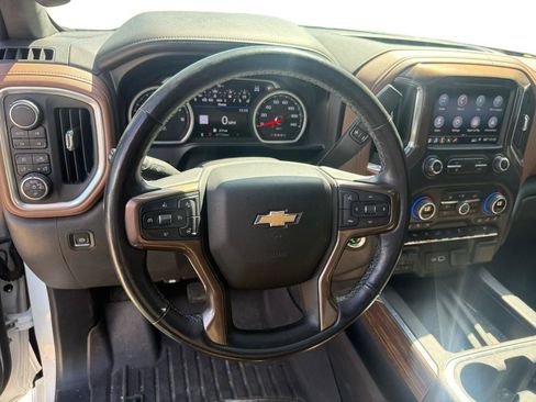 Used 2019 Chevrolet Silverado 1500 High Country w/ Technology Package AWD/4WD image 2
