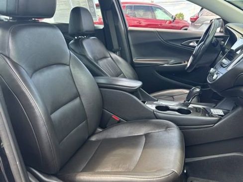 Used 2020 Chevrolet Malibu LT w/ Leather Package FWD image 13