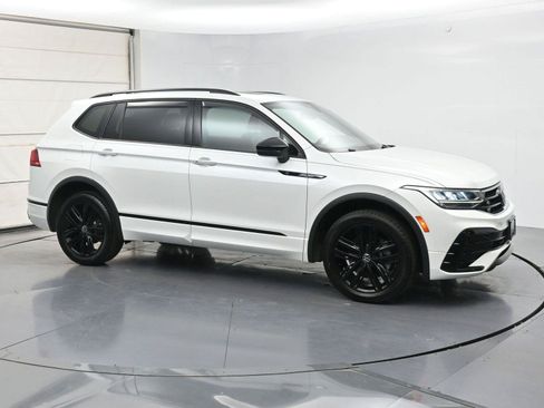 Certified 2022 Volkswagen Tiguan SE R-Line AWD/4WD image 31