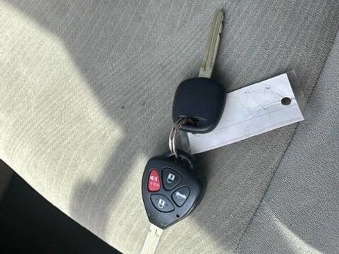 Used 2013 Toyota Corolla LE FWD image 15