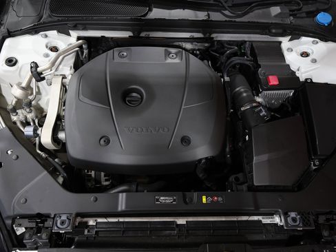 Used 2021 Volvo S60 T5 Momentum FWD image 24