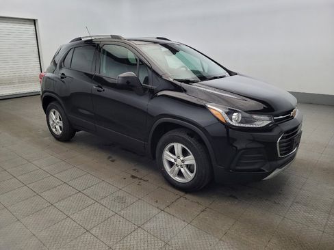 Used 2021 Chevrolet Trax LT w/ LT Convenience Package image 13