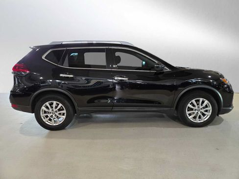 Used 2019 Nissan Rogue SV FWD image 2