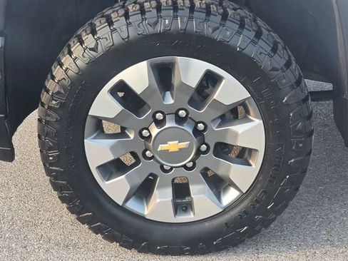 Used 2024 Chevrolet Silverado 2500 Custom w/ Custom Value Package AWD/4WD image 11