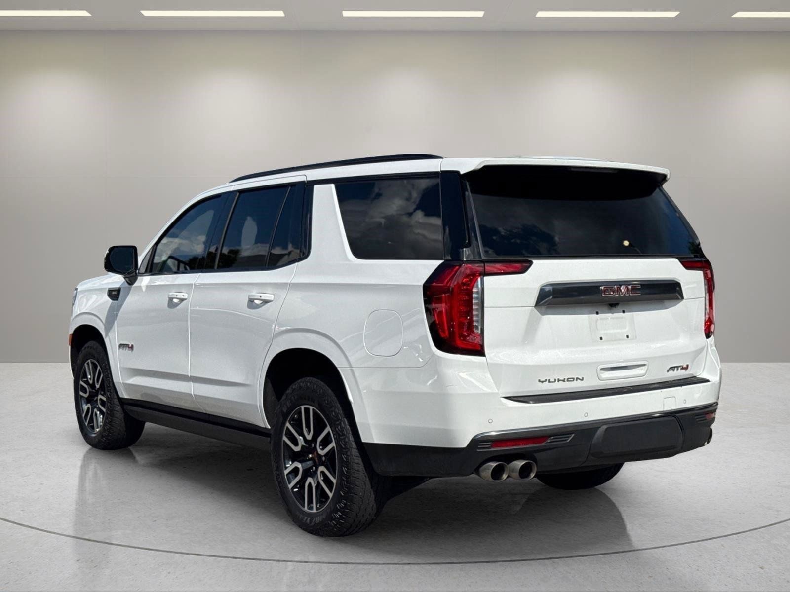 Used 2024 GMC Yukon AT4 w/ Technology Package AWD/4WD image 3