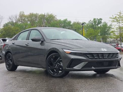 New 2026 Hyundai Elantra SEL Sport Premium FWD image 2