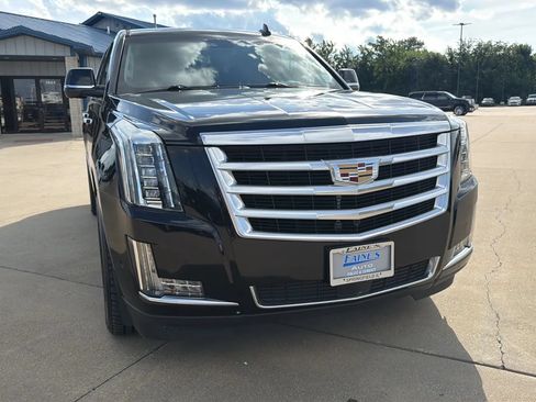 Used 2019 Cadillac Escalade ESV Premium Luxury AWD/4WD image 22