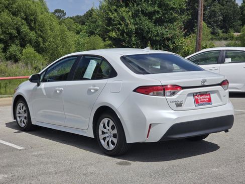 Used 2026 Toyota Corolla LE FWD image 4