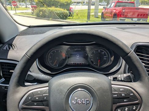 Used 2021 Jeep Cherokee Limited w/ Elite Package FWD image 31