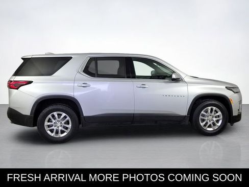Used 2022 Chevrolet Traverse LS FWD image 2