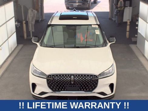 Used 2026 Lincoln Aviator Reserve AWD/4WD image 2