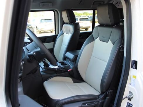 Used 2025 INEOS Grenadier AWD/4WD image 13