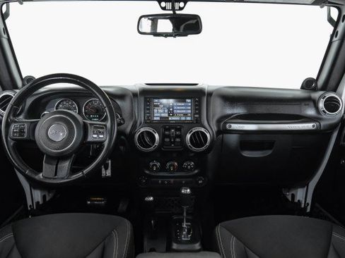 Used 2014 Jeep Wrangler Unlimited Sahara w/ Dual Top Group AWD/4WD image 11