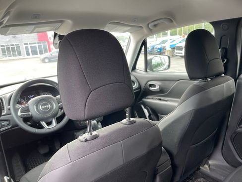 Used 2023 Jeep Renegade Latitude w/ Premium Group AWD/4WD image 12