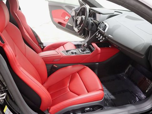 Used 2021 Audi R8 V10 w/ Premium Package RWD image 29