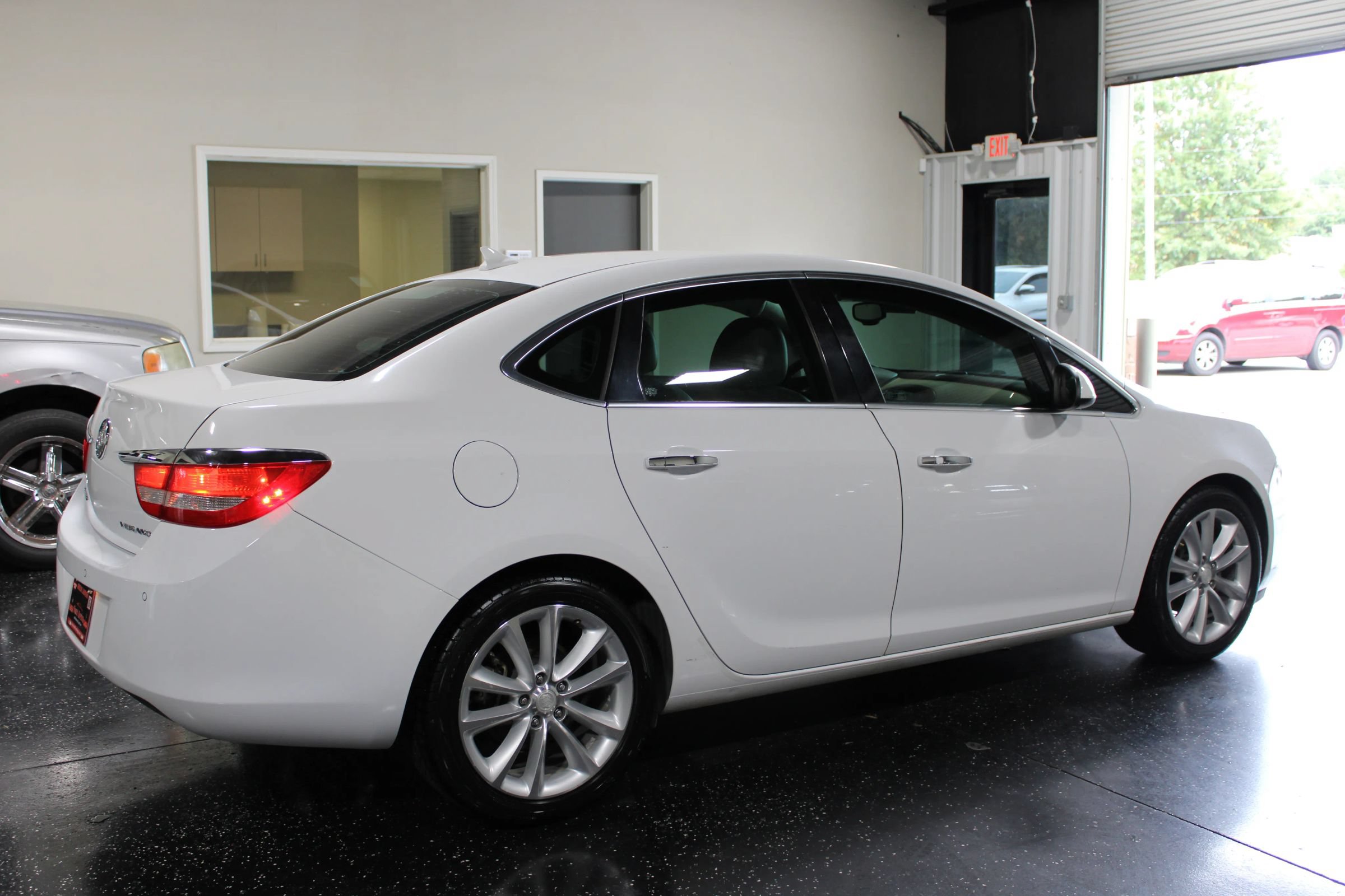 Used 2012 Buick Verano Leather FWD image 3