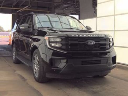 Used 2025 Ford Expedition Active AWD/4WD image 4