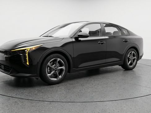 Used 2025 Kia K4 FWD image 3