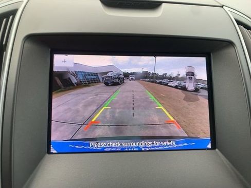 Used 2020 Ford Edge SE image 15