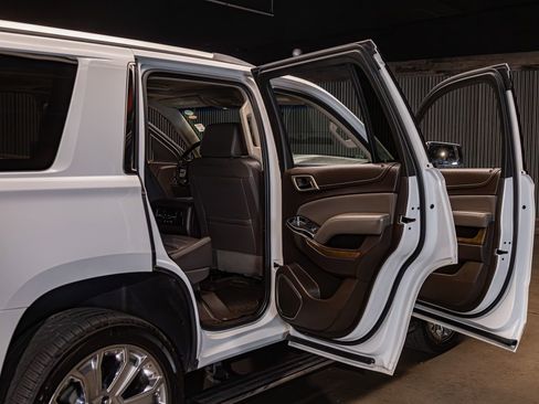 Used 2018 GMC Yukon Denali w/ Open Road Package AWD/4WD image 32
