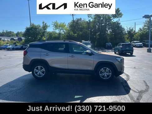 Used 2018 GMC Terrain SLE w/ Driver Convenience Package FWD image 4