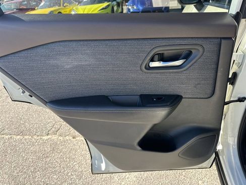 Used 2021 Nissan Rogue SV image 25