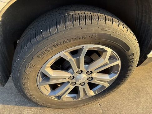 Used 2015 GMC Acadia SLT image 11