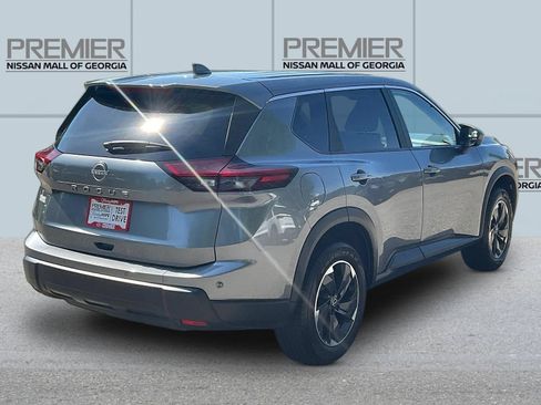 Certified 2025 Nissan Rogue SV FWD image 7