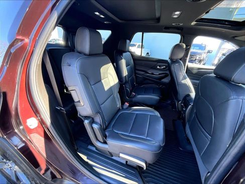 Used 2023 Chevrolet Traverse LT w/ LT Premium Package AWD/4WD image 16