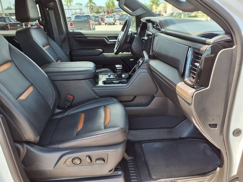 Used 2024 GMC Sierra 1500 AT4 w/ Technology Package AWD/4WD image 13