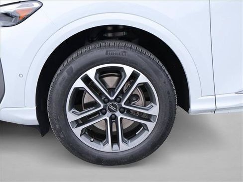 Certified 2025 Audi Q5 Premium w/ Convenience Package AWD/4WD image 29