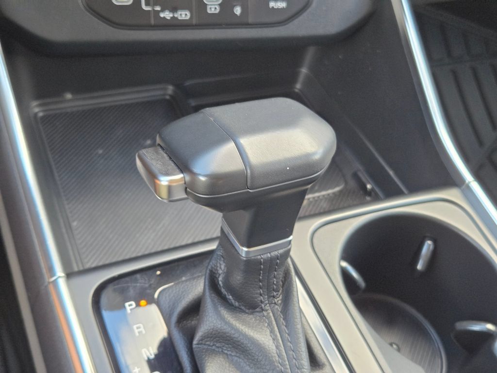Certified 2025 Kia Carnival EX FWD image 24