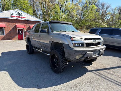 Used 2002 Chevrolet Avalanche 4x4 w/ Off-Road Suspension Pkg image 3