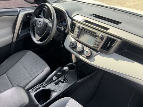 Used 2014 Toyota RAV4 LE image 19