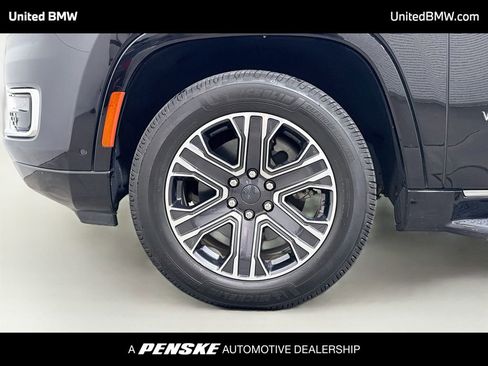 Used 2023 Jeep Wagoneer 4WD w/ Premium Group I image 2