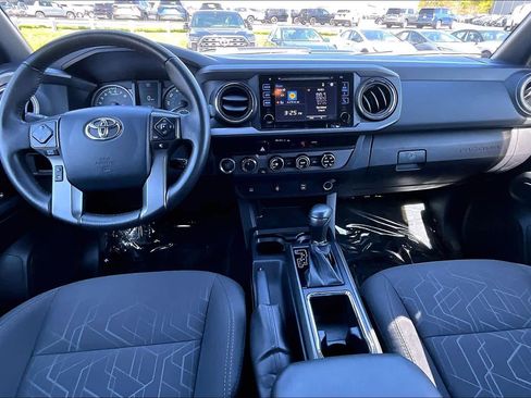 Used 2017 Toyota Tacoma TRD Sport w/ Tow Package (A/T) AWD/4WD image 15
