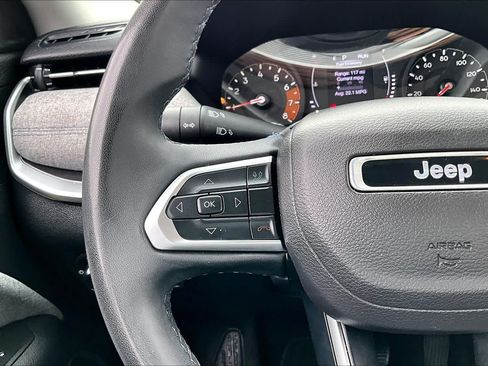 Used 2022 Jeep Compass Latitude FWD image 24