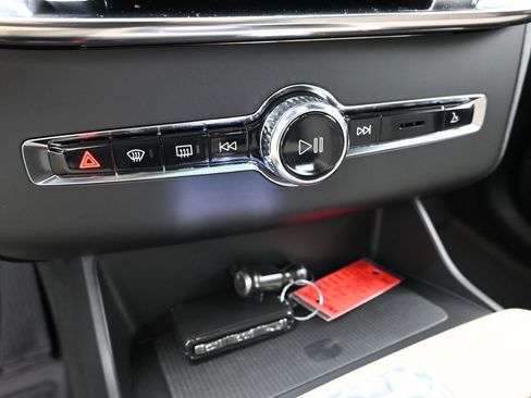 New 2026 Volvo XC90 B6 Plus w/ Protection Package Premier image 17