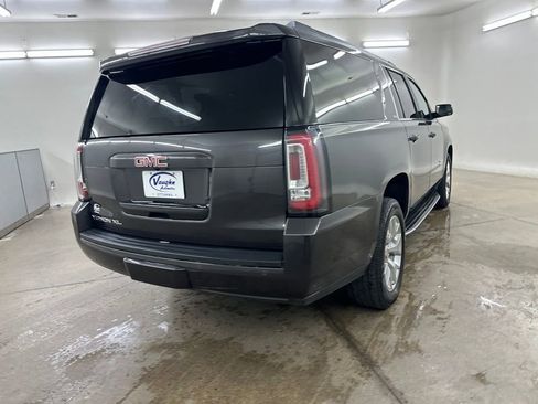 Used 2017 GMC Yukon XL SLE w/ SLE Value Package RWD image 10